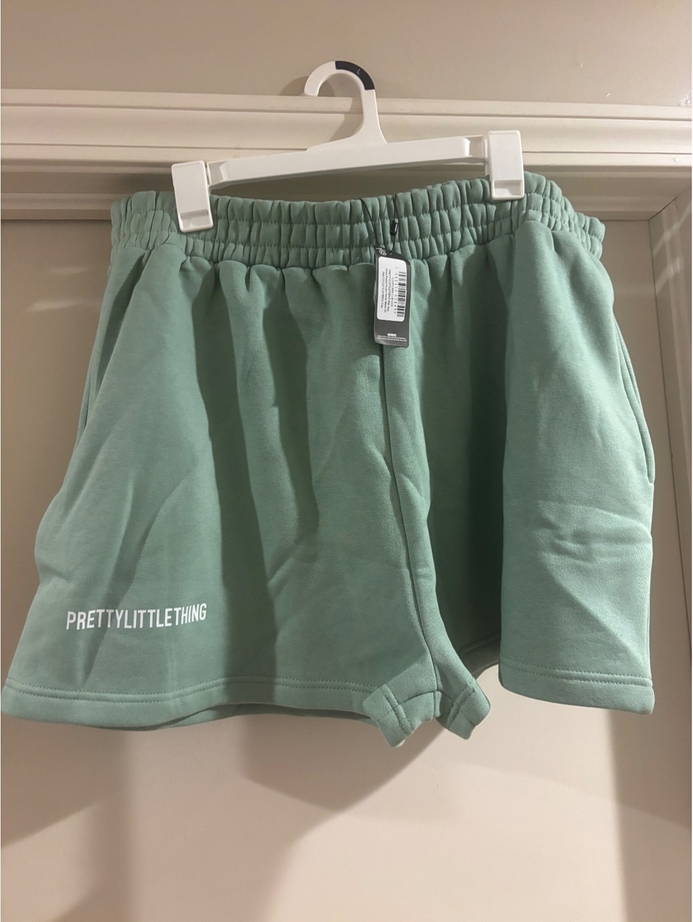 NWT PrettyLittleThing Plus Sage Green Pocket Sweat Shorts Women’s US 16